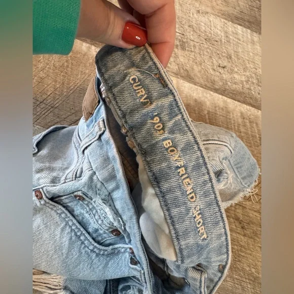 American Eagle size 0 stretch Curvy 90s Boyfriend Jean shorts, distressed - Picture 7 of 12